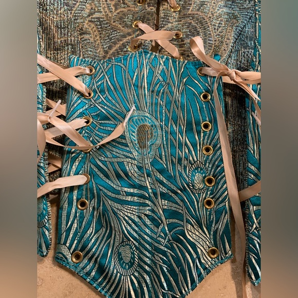 Lace up underbust corset - Picture 3 of 10